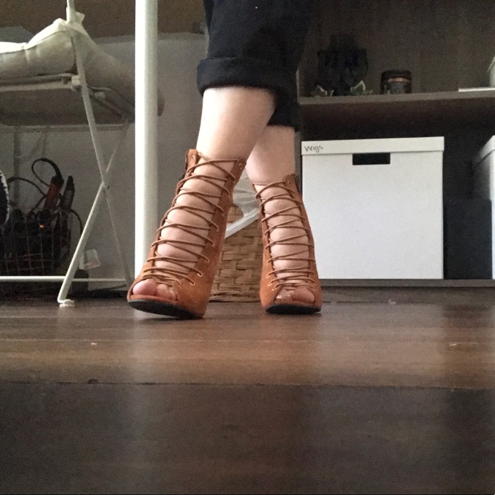 Brown/ tan lace up heels